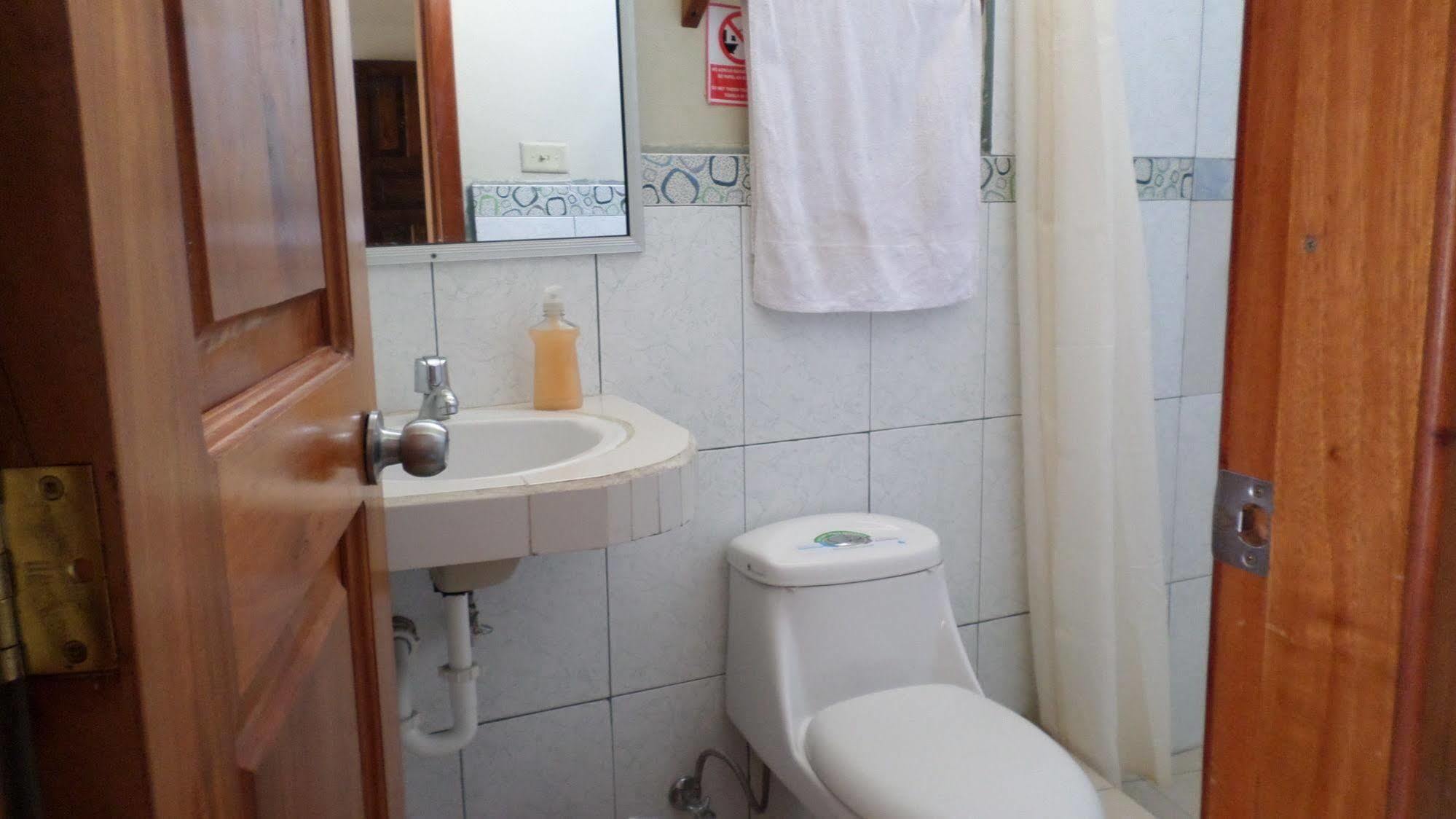 Hostal Miconia Пуэрто-Айора Экстерьер фото