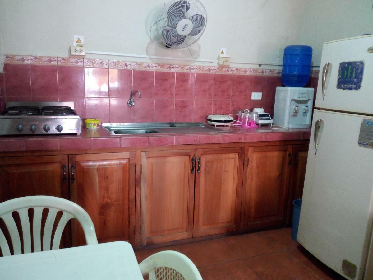 Hostal Miconia Пуэрто-Айора Экстерьер фото
